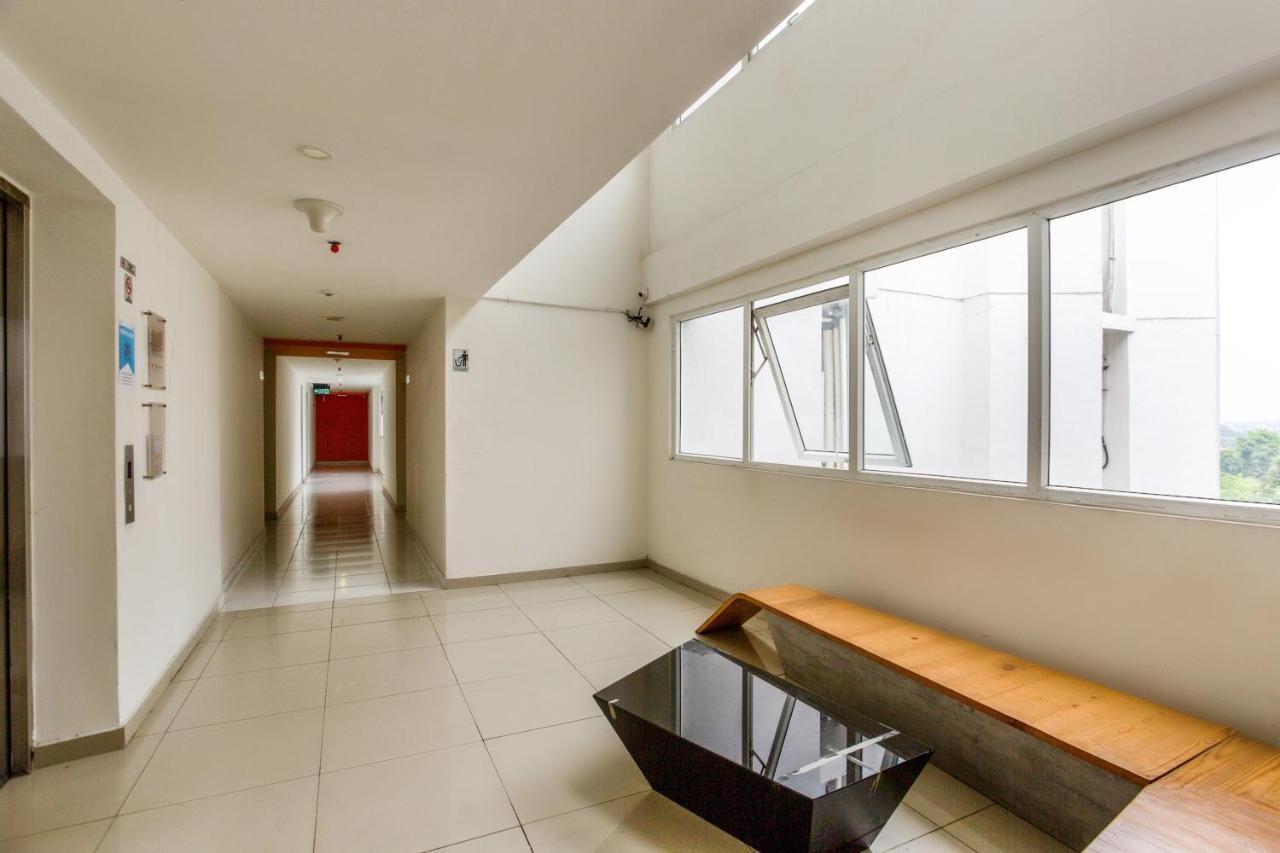 Oyo 3247 Afira Rooms Aeropolis Tangerang Dış mekan fotoğraf